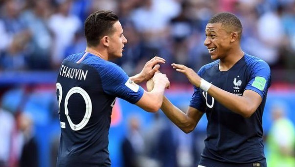 皇马已经没油了？ 四大新援全部搁浅，姆巴佩成为唯一希望!（皇马后劲不足？四大引援全部停滞，姆巴佩成唯一寄托）